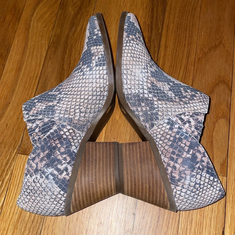 Lucky Brandy Tabea Leather Snakeskin Pattern Shoe/Ankle Bootie. Size 8.5. - Picture 9 of 11
